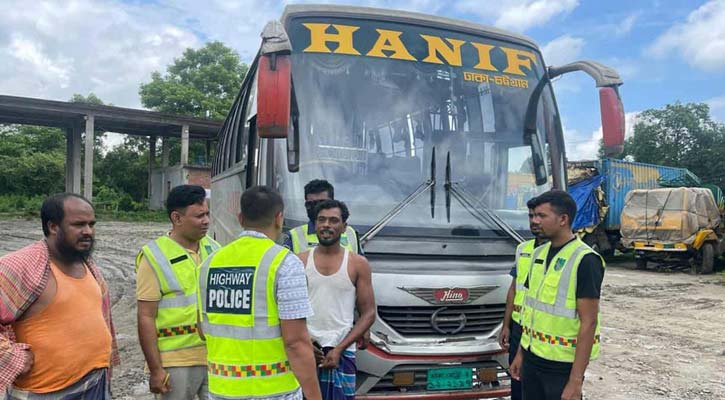 কুমিল্লায় চারজন নিহত: উল্টোপথে আসা সেই বাস জব্দ