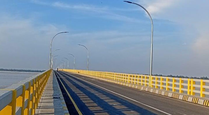 তারের পর এবার মওলানা ভাসানী সেতুর রিফ্লেক্টর লাইট চুরি