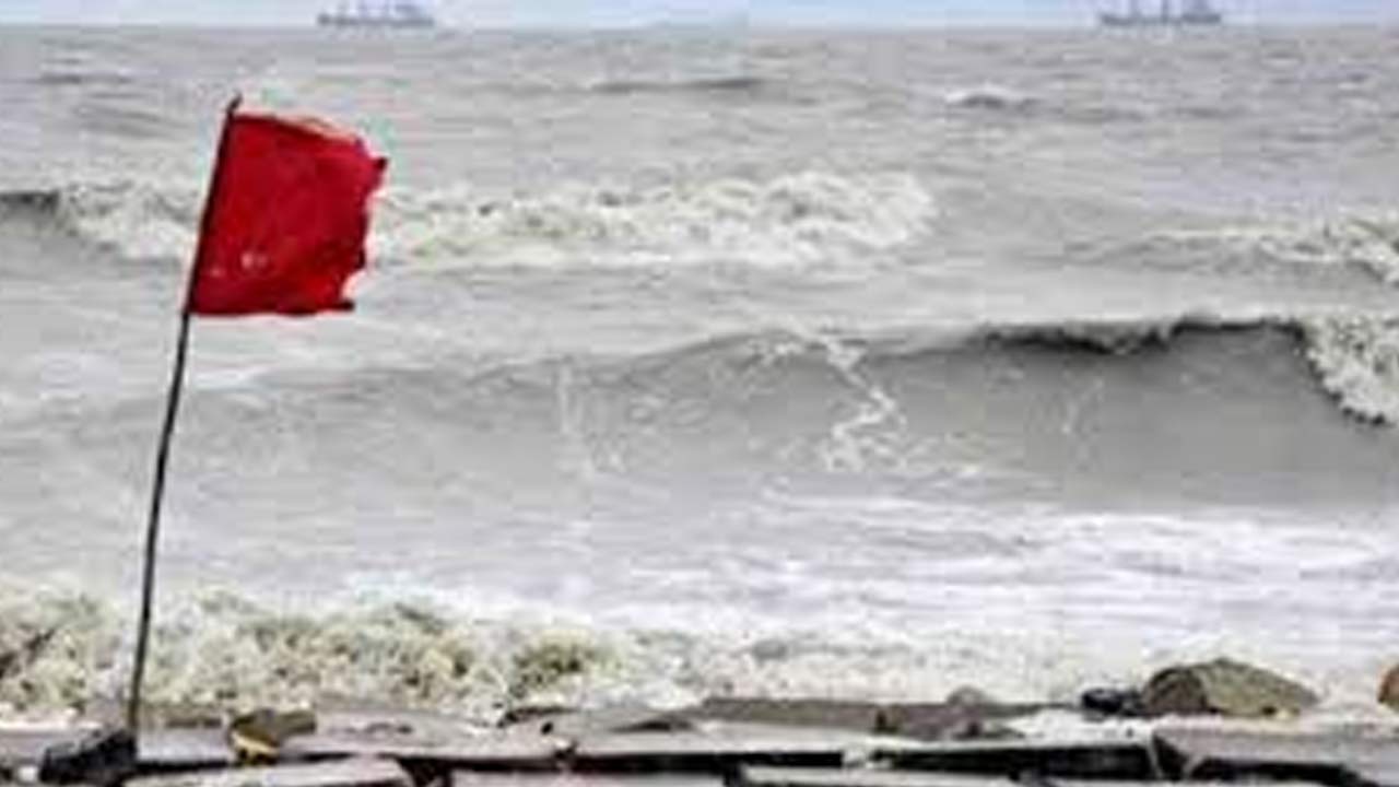সব সমুদ্রবন্দরে তিন নম্বর সংকেত