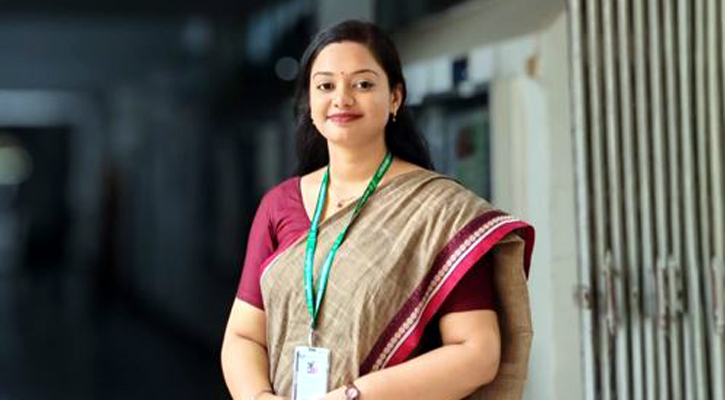 জাকসুর ছাত্রদল প্যানেলে বি ইউনিটের ভর্তি পরীক্ষায় প্রথম হওয়া মৌসুমী
