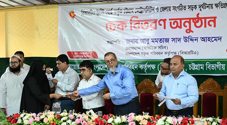 সড়ক দুর্ঘটনায় আহত ও নিহত পরিবার পেল কোটি টাকার ক্ষতিপূরণ