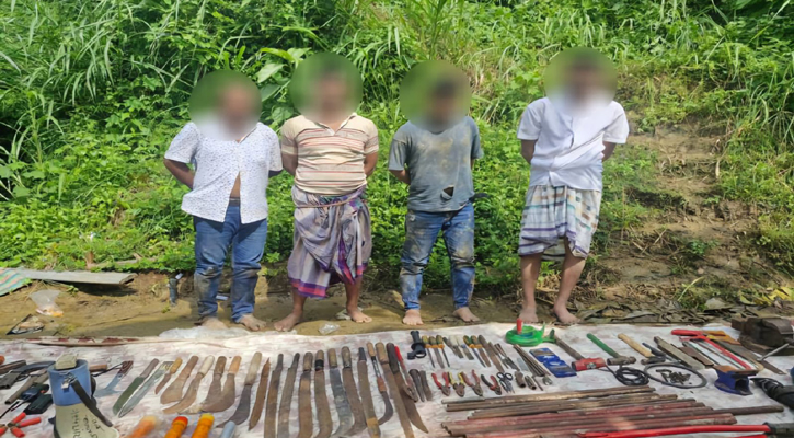 সীতাকুণ্ডে অস্ত্র কারখানার সন্ধান, আটক ৪