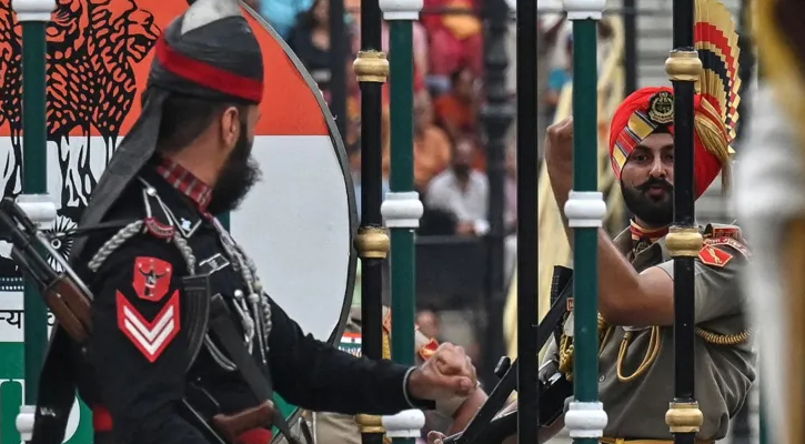 না ভারতের, না পাকিস্তানের— কোনো পতাকার নিচেই ঠাঁই নেই দুই বোনের