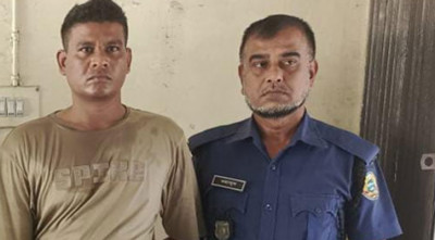 পুলিশের ভুয়া আইডি কার্ড দেখিয়ে ডাকাতি করতেন রিয়াজ