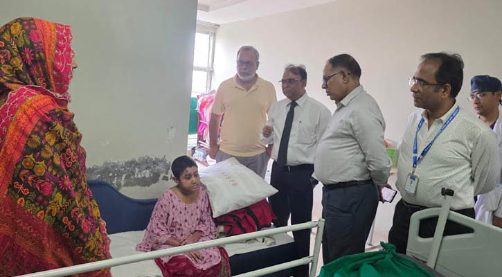 মাইলস্টোন বিমান দুর্ঘটনায় আহতদের দেখতে বার্ন ইনস্টিটিউটে স্বাস্থ্য সচিব