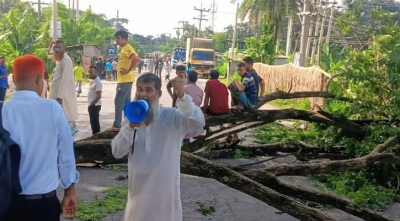 প্রশাসনের আশ্বাসে অবরোধ প্রত্যাহার, ফরিদপুরে যান চলাচল স্বাভাবিক
