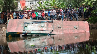 লক্ষ্মীপুরের সেই খালে এবার পড়ল বাস, নিহত ৫