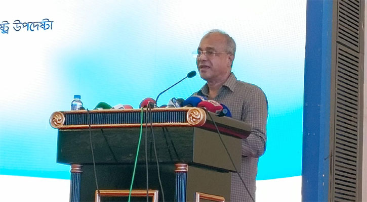 রাজনৈতিক নেতাদের তেলবাজি করবেন না, পুলিশকে স্বরাষ্ট্র উপদেষ্টা
