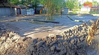 কোটি টাকার বাঁধের নিচে বোমা মেশিন, লুট হচ্ছে তিস্তার বালু 