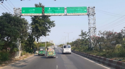 ফেনীতে মহাসড়কে দুর্ঘটনায় বাসের হেলপার-সুপারভাইজার নিহত