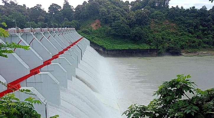 ৩য় বারের মতো কাপ্তাই বাঁধের জলকপাট খুলে ছাড়া হচ্ছে পানি