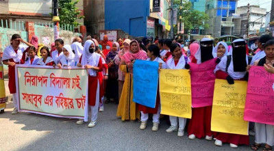 শ্লীলতাহানির অভিযোগে শিক্ষকের বরখাস্ত চেয়ে রাজশাহীতে বিক্ষোভ