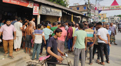 দর্শনায় দিনেদুপুরে স্বর্ণ ব্যবসায়ীকে কুপিয়ে স্বর্ণ লুটের চেষ্টা