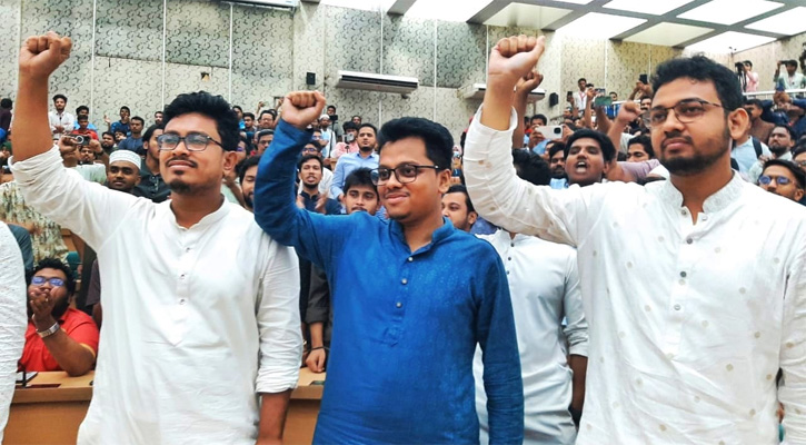 ফলাফল ঘোষণার পর যে যার মতো ক্লাস ও হলে ফিরলেন
