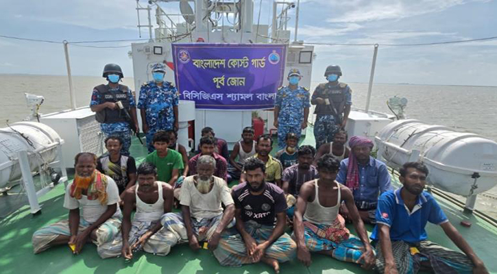 বিকল বোটে চার দিন সাগরে ভাসছিল ১৭ জেলে