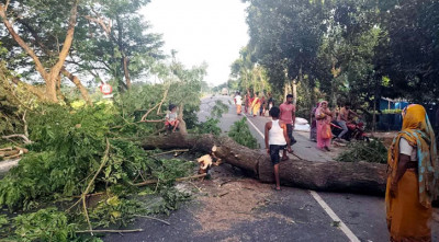 ফরিদপুরে টানা তিন দিনের মতো সড়ক অবরোধ, অচল যোগাযোগ ব্যবস্থা