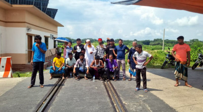 ফরিদপুরে এবার রেলপথ অবরোধ, ট্রেন চলাচল বন্ধ 