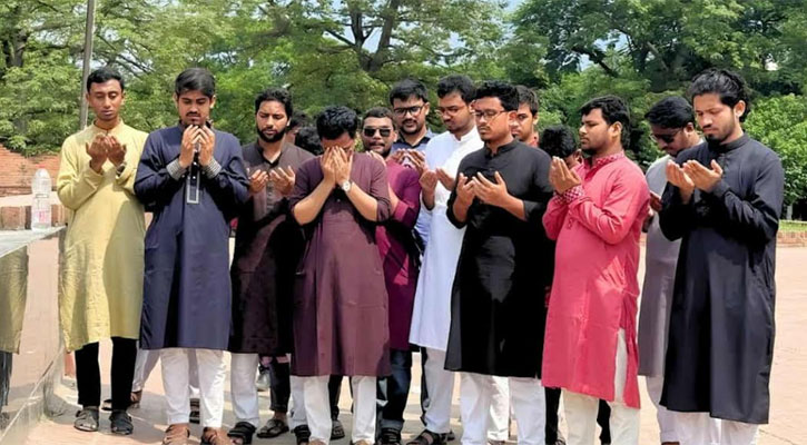 রায়েরবাজারে মুক্তিযুদ্ধে শহীদদের প্রতি শ্রদ্ধা জানালেন ডাকসু নেতারা