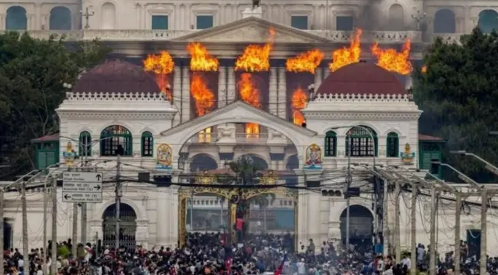 নেপালে ভেঙে দেওয়া সংসদ পুনর্বহাল চায় ৮ দল
