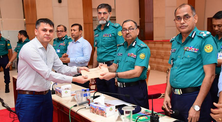 ডিএমপির মাসিক অপরাধ সভায় শ্রেষ্ঠ হলেন যারা