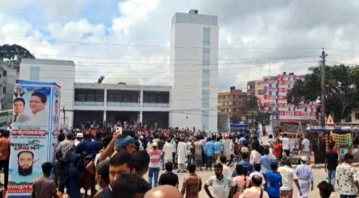 ফের অবরোধের ঘোষণা দিয়ে সড়ক ছাড়ল বিক্ষোভকারীরা