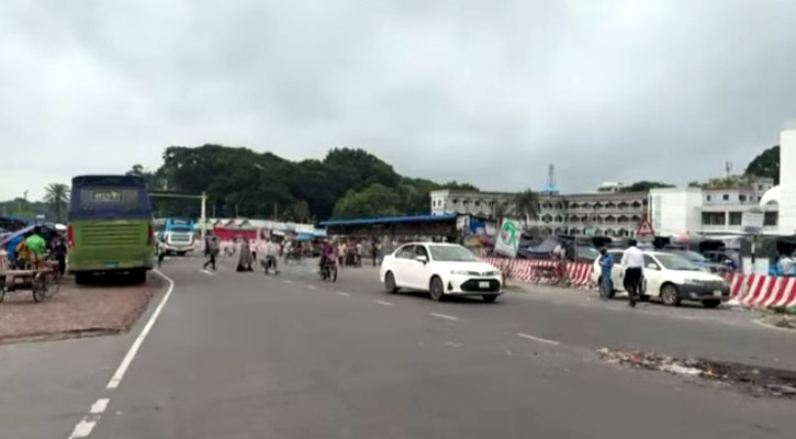 ফরিদপুরে সড়ক-রেলপথ অবরোধের পর থমথমে পরিস্থিতি, যানবাহন চলাচল স্বাভাবিক 
