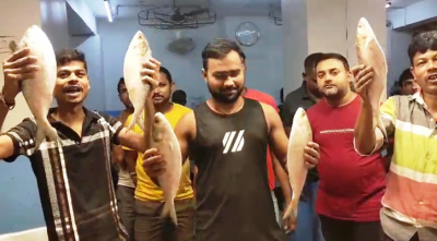 কলকাতায় বাংলাদেশের ইলিশ, দাম বেশি