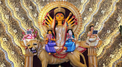 কলকাতার পূজামণ্ডপে রাজনীতির আঁচড়