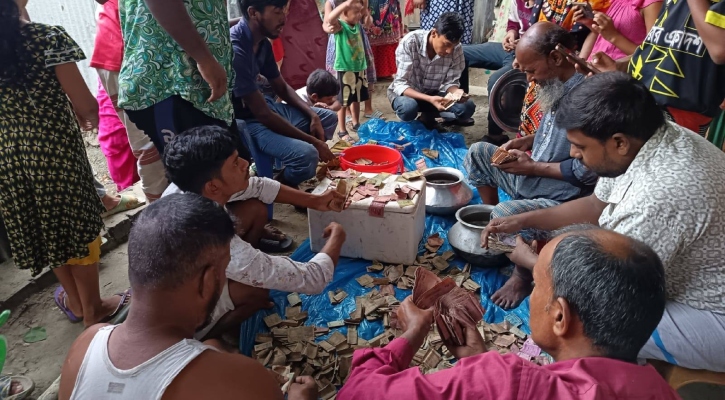 ভিখারির ঘরে বস্তায় মিলল সোয়া লাখ টাকা