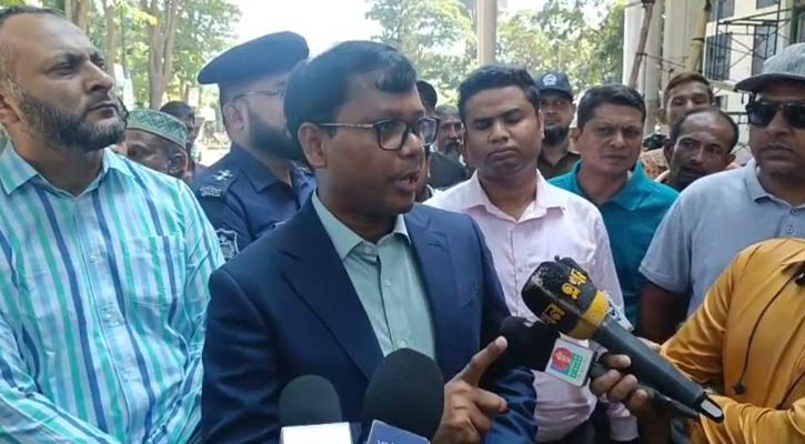ট্রেনে একজনের টিকিটে আরেকজন ভ্রমণ করা যাবে না: ডিসি সারওয়ার