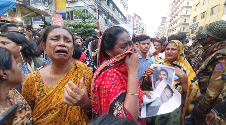 মিরপুরে অগ্নিকাণ্ডে নিখোঁজদের খোঁজে স্বজনদের আহাজারি