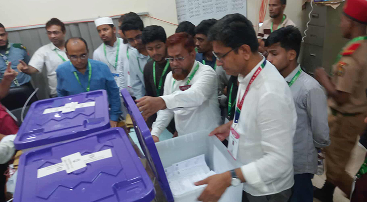 চাকসু নির্বাচন: এক কেন্দ্রে ভিপিতে এগিয়ে হৃদয়, জিএস পদে সুর্দশন