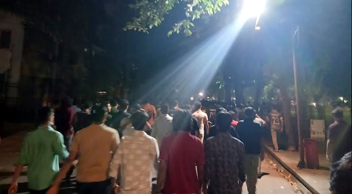 জবি ছাত্রদল নেতা হত্যার ঘটনায় ঢাবিতে বিক্ষোভ মিছিল