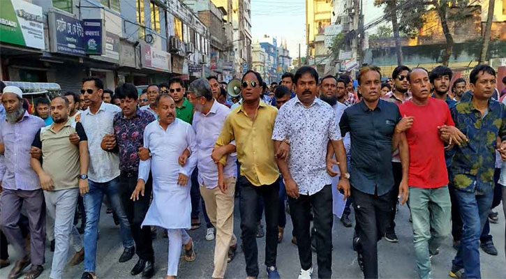 ফরিদপুরে এ কে আজাদকে গ্রেপ্তারের দাবিতে বিক্ষোভ 