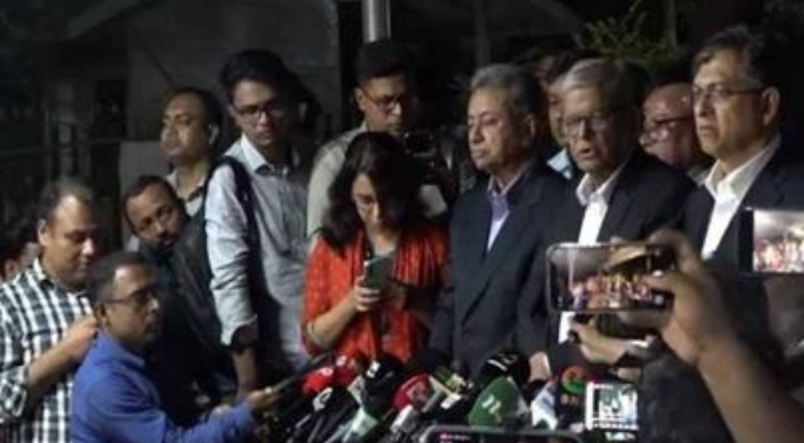 অন্তর্বর্তী সরকারকে এখনই তত্ত্বাবধায়ক সরকারের ভূমিকায় যেতে হবে: মির্জা ফখরুল